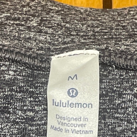 Lululemon Long Sleeve Crew Neck Performance Tee Size Medium Color Grey Soft - Picture 5 of 15